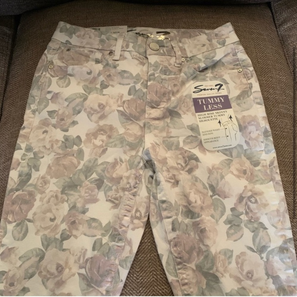 NWT Seven7 Tummy Less Floral Jeans Size 8.